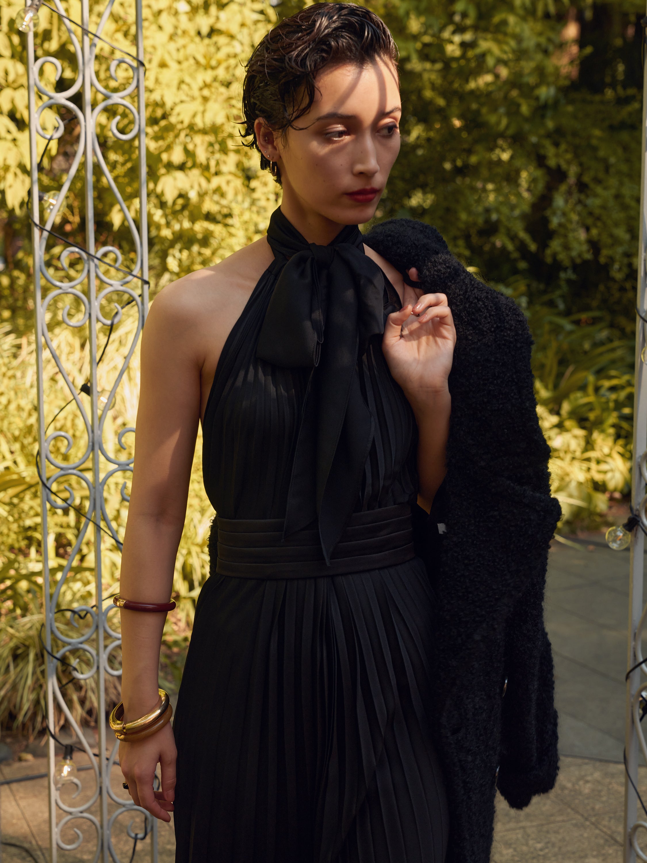 サテン ホルタープリーツドレス