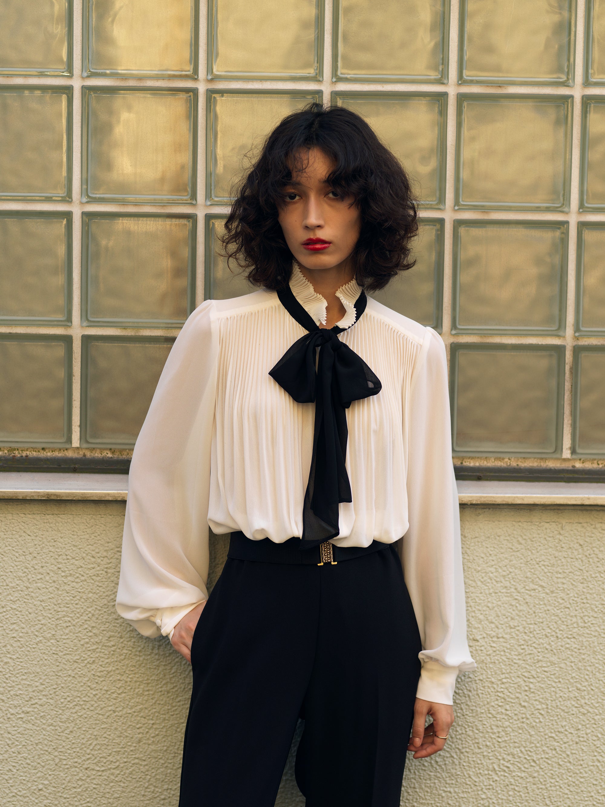 パフスリーブプリーツブラウス*ブラックボウ