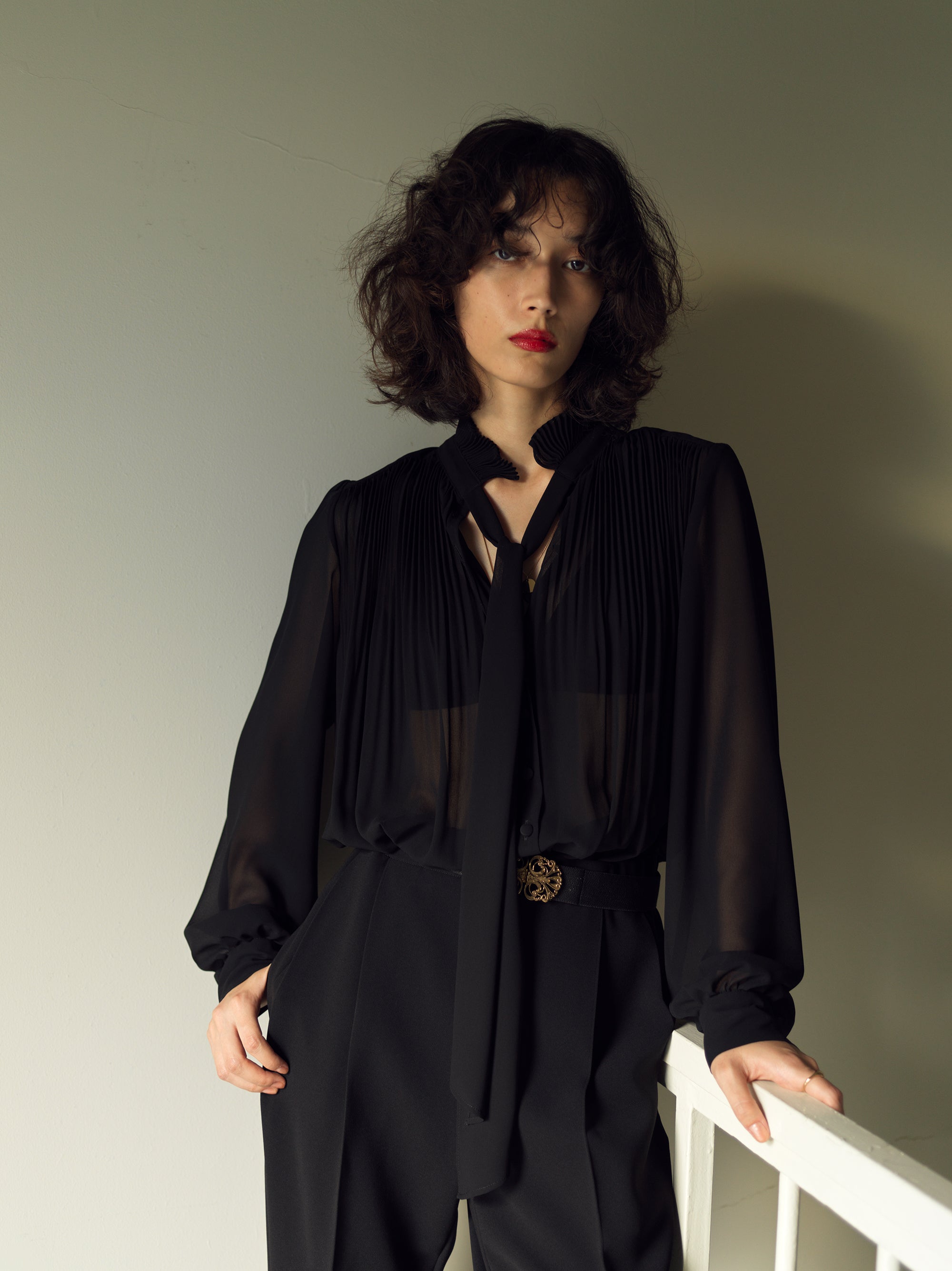 Puff sleeve pleated blouse *Black bow