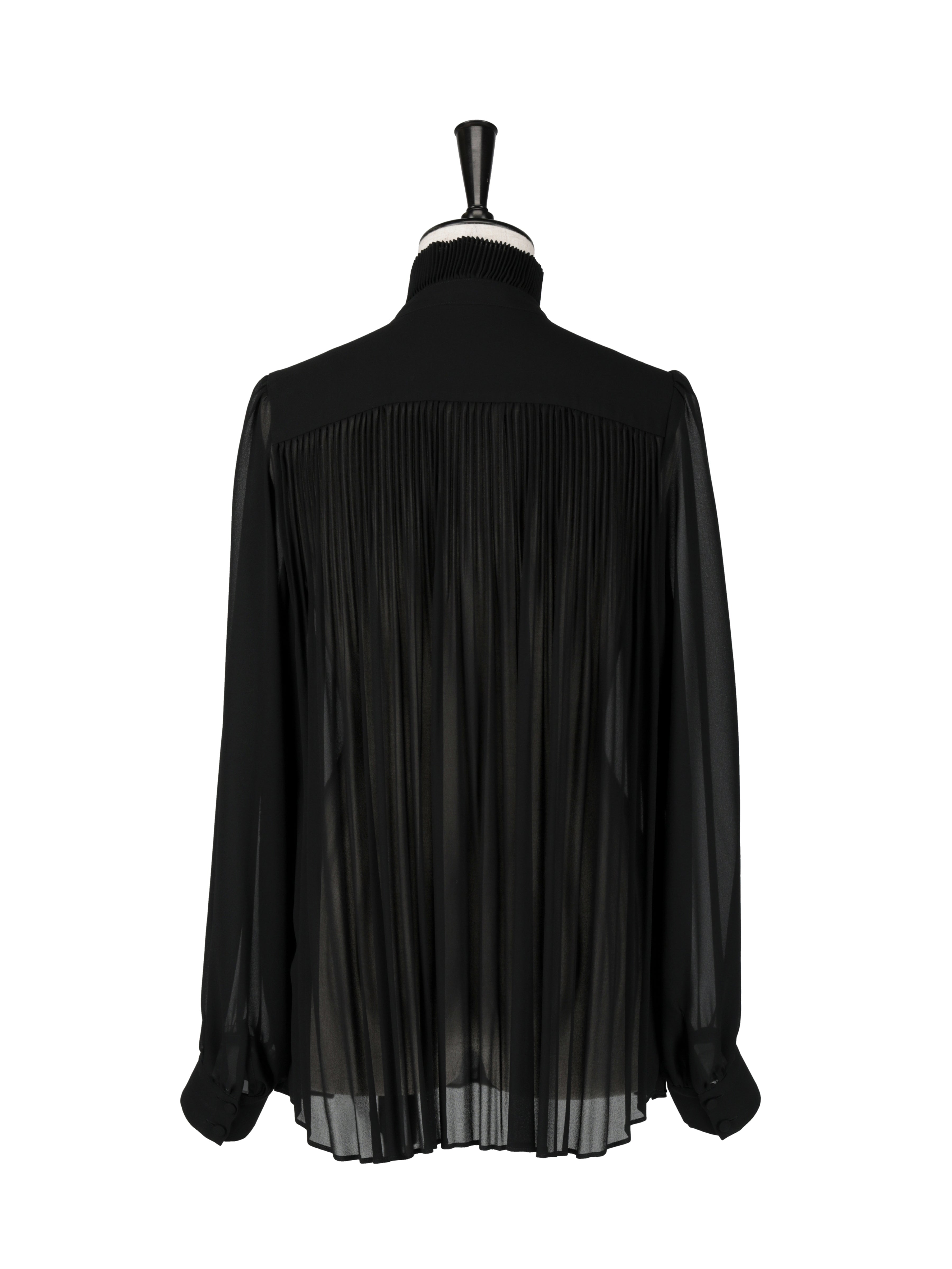 パフスリーブプリーツブラウス