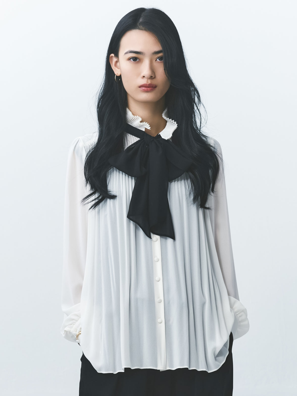 Puff sleeve pleated blouse *Black bow