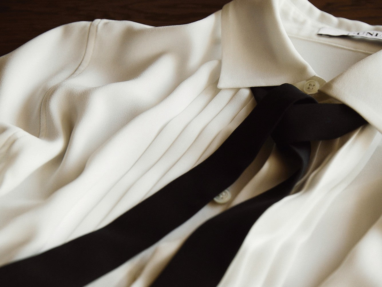 The Dress Shirt（The Tailored Blouse）