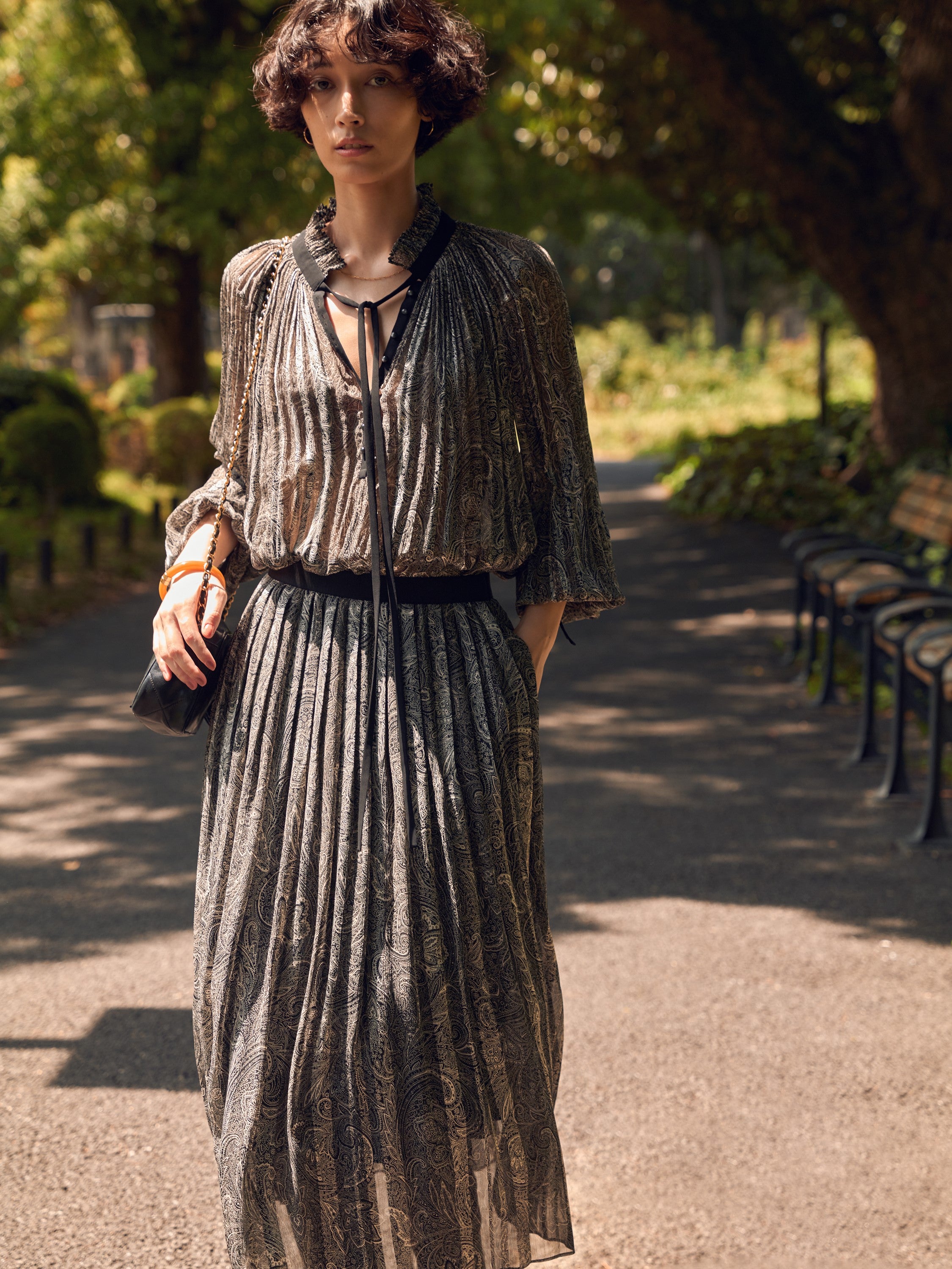 ペイズリープリント　プリーツブラウス