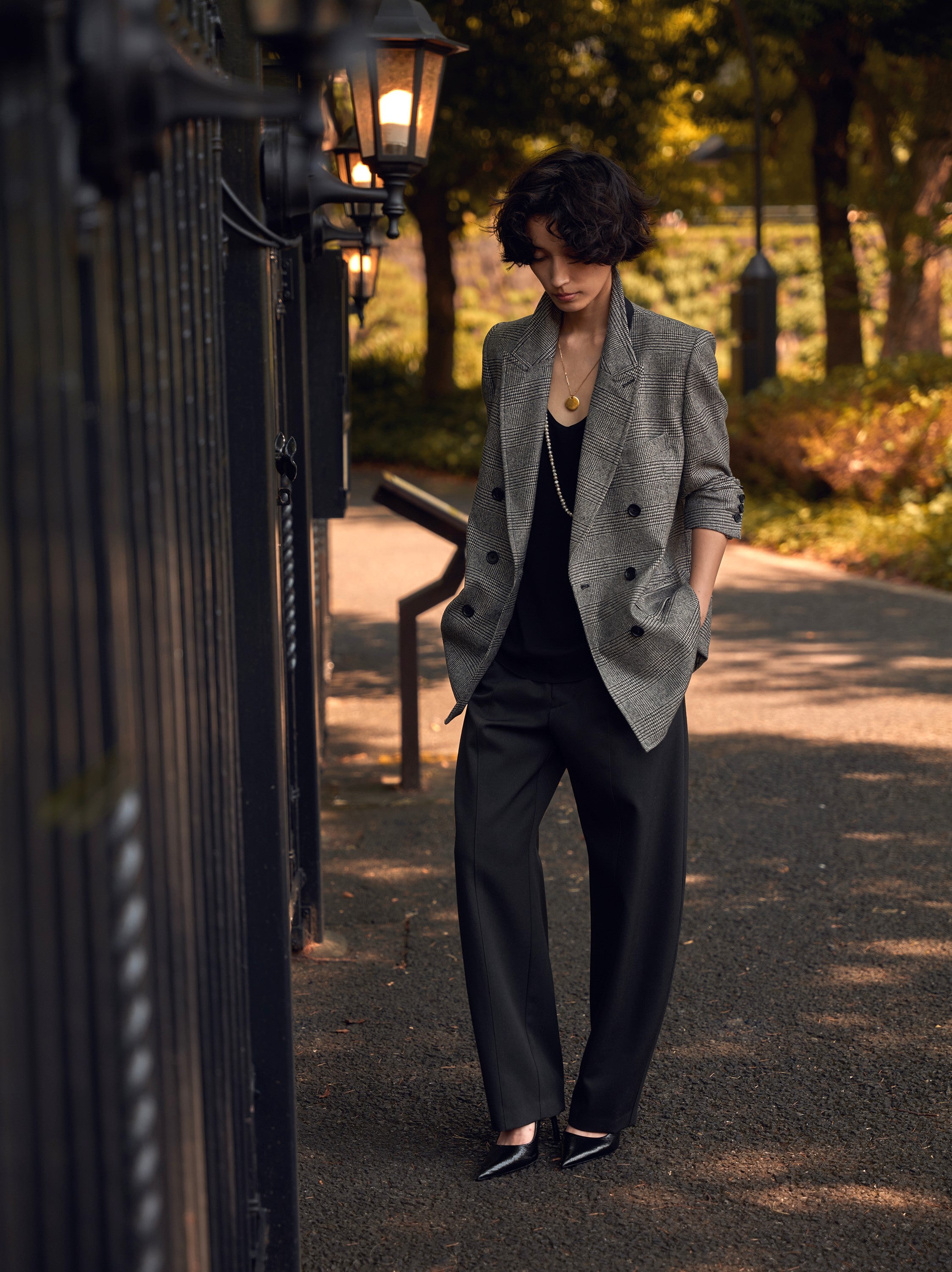 ウールツイル　カーヴィーパンツ