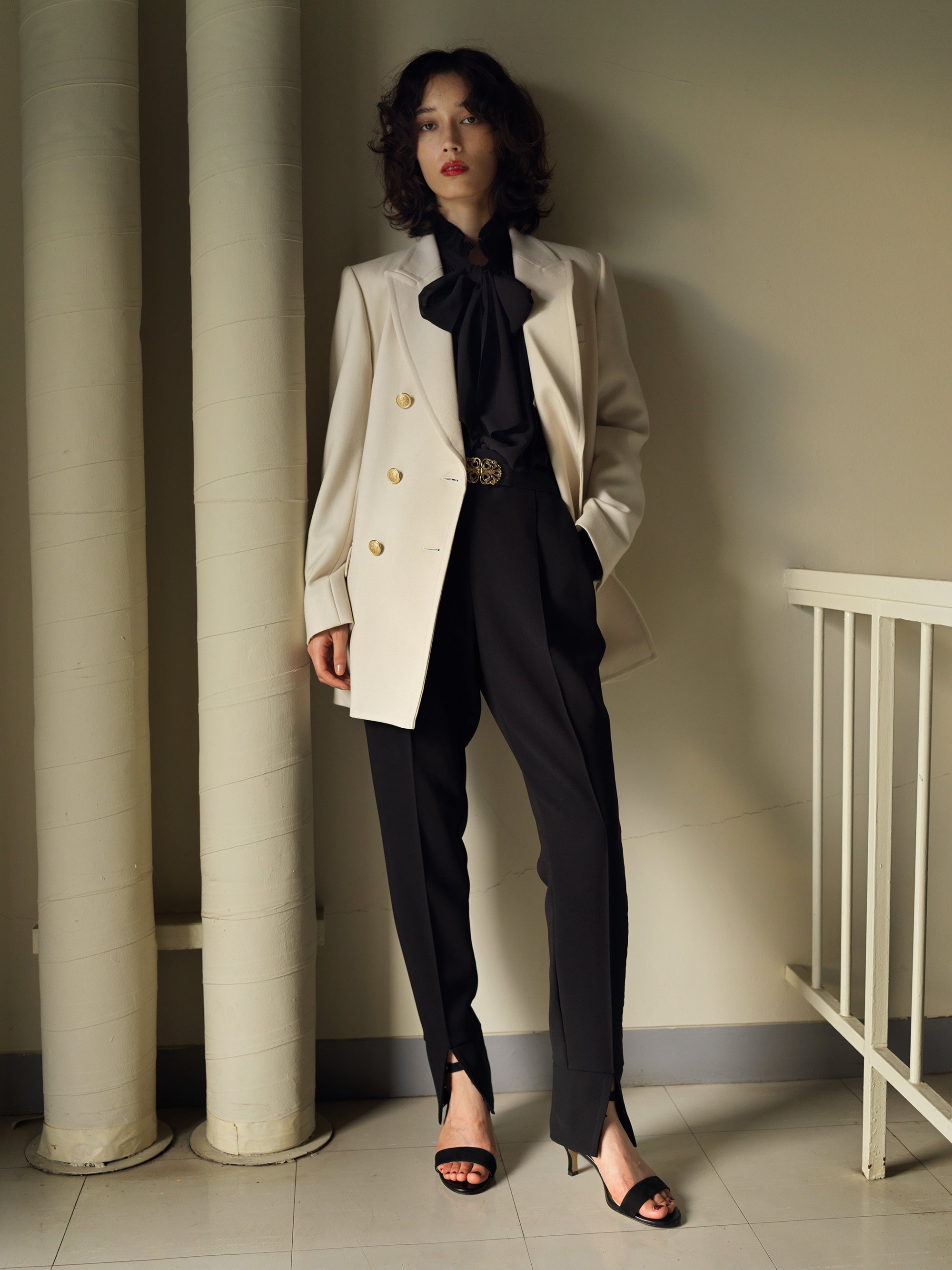 パフスリーブプリーツブラウス