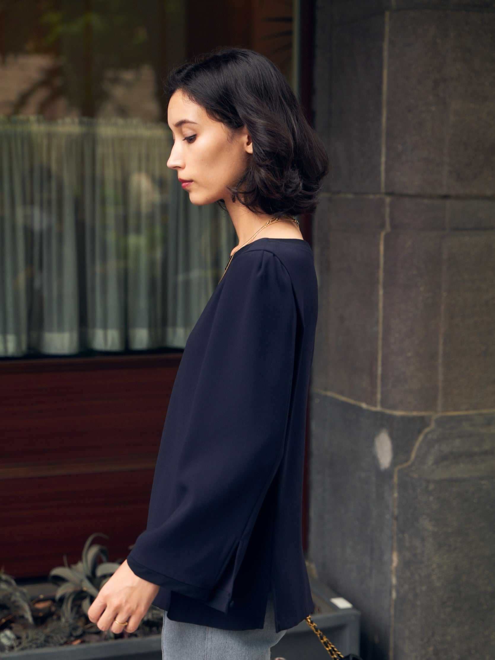 テイパードプラウス（バックサテンジョーゼット）