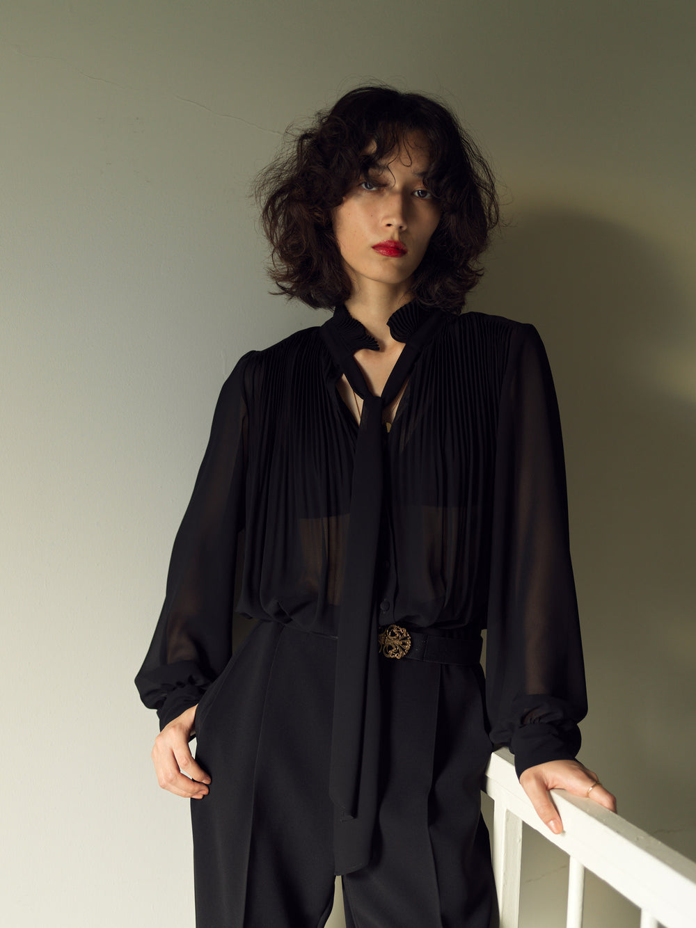 パフスリーブプリーツブラウス