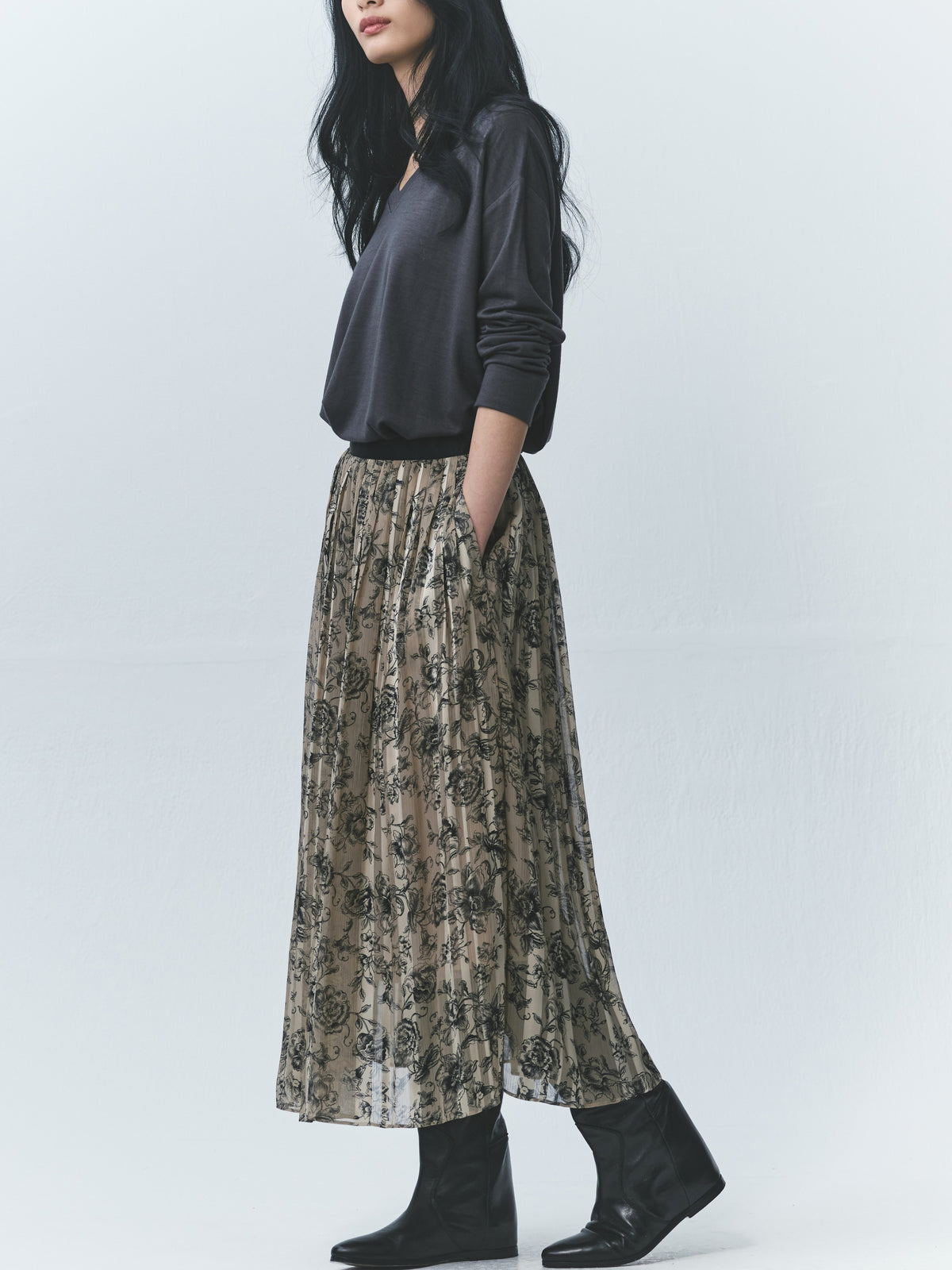 Windy Rose Print Pleated Skirt