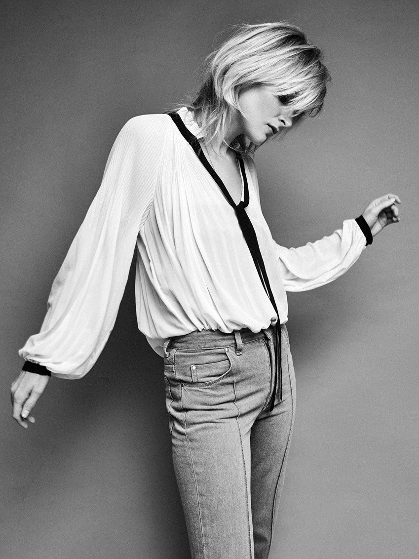 プリーツブラウス（ブラックリボン）