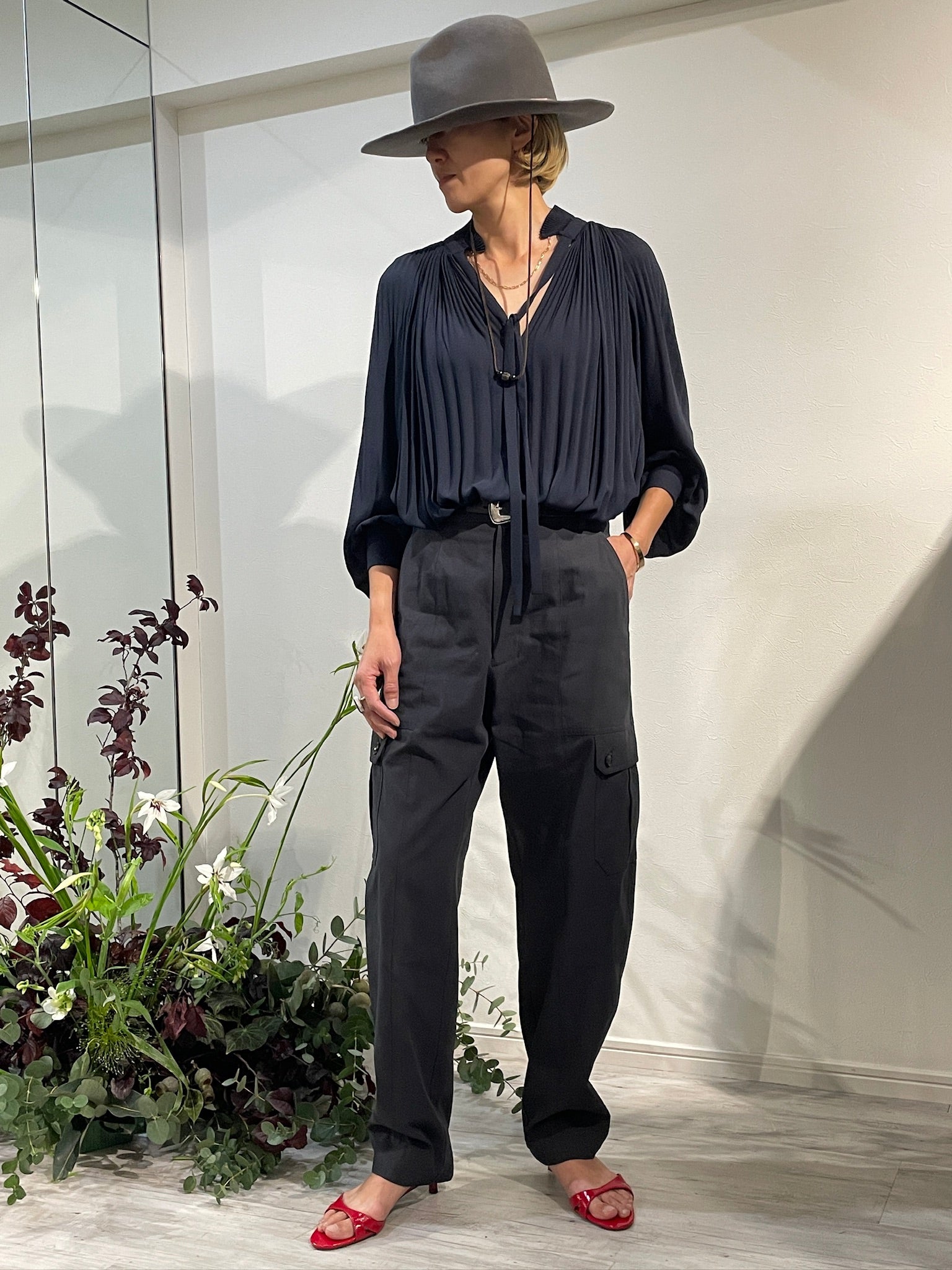 Pleated ruffle mini collar blouse