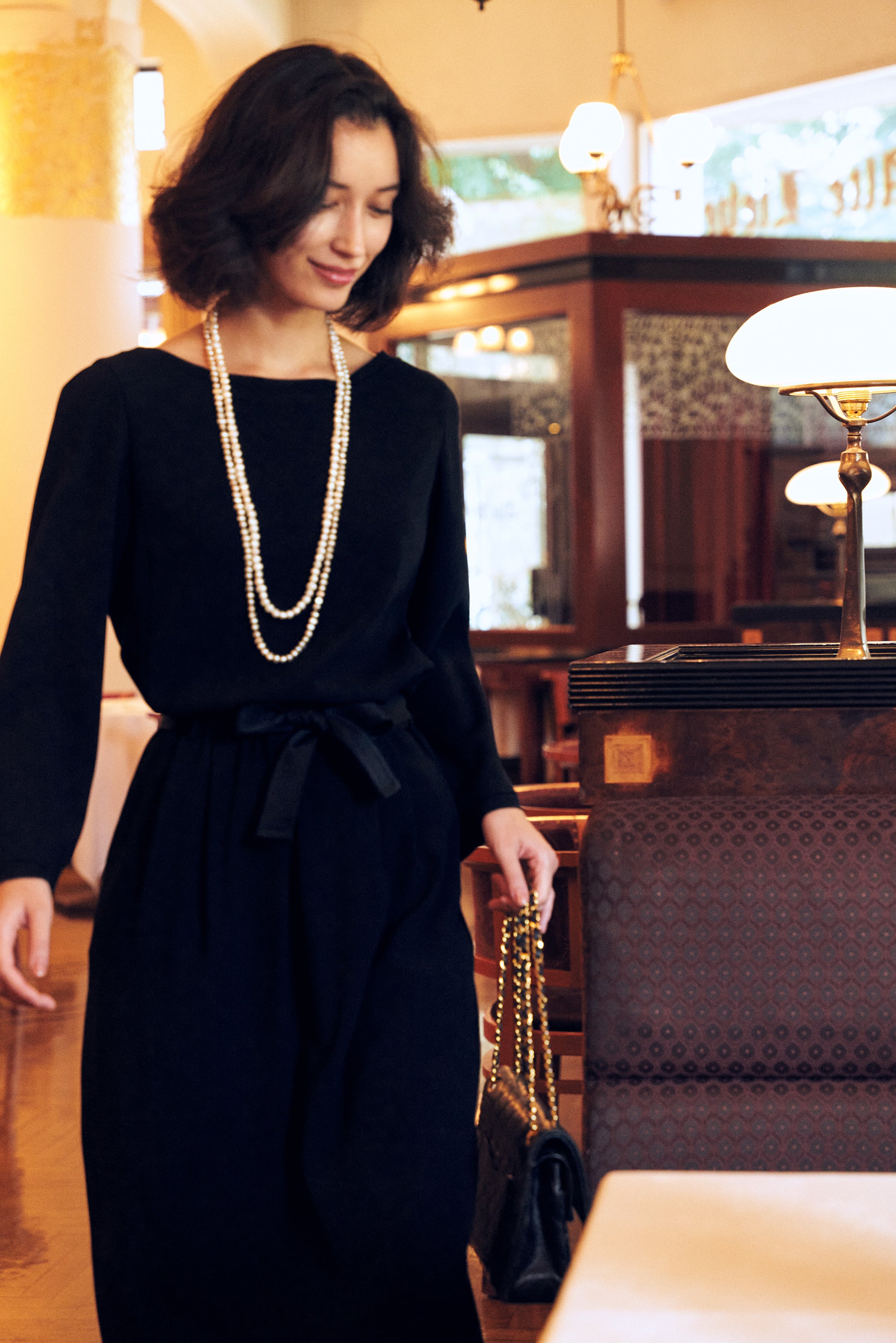 テイパードプラウス（バックサテンジョーゼット）