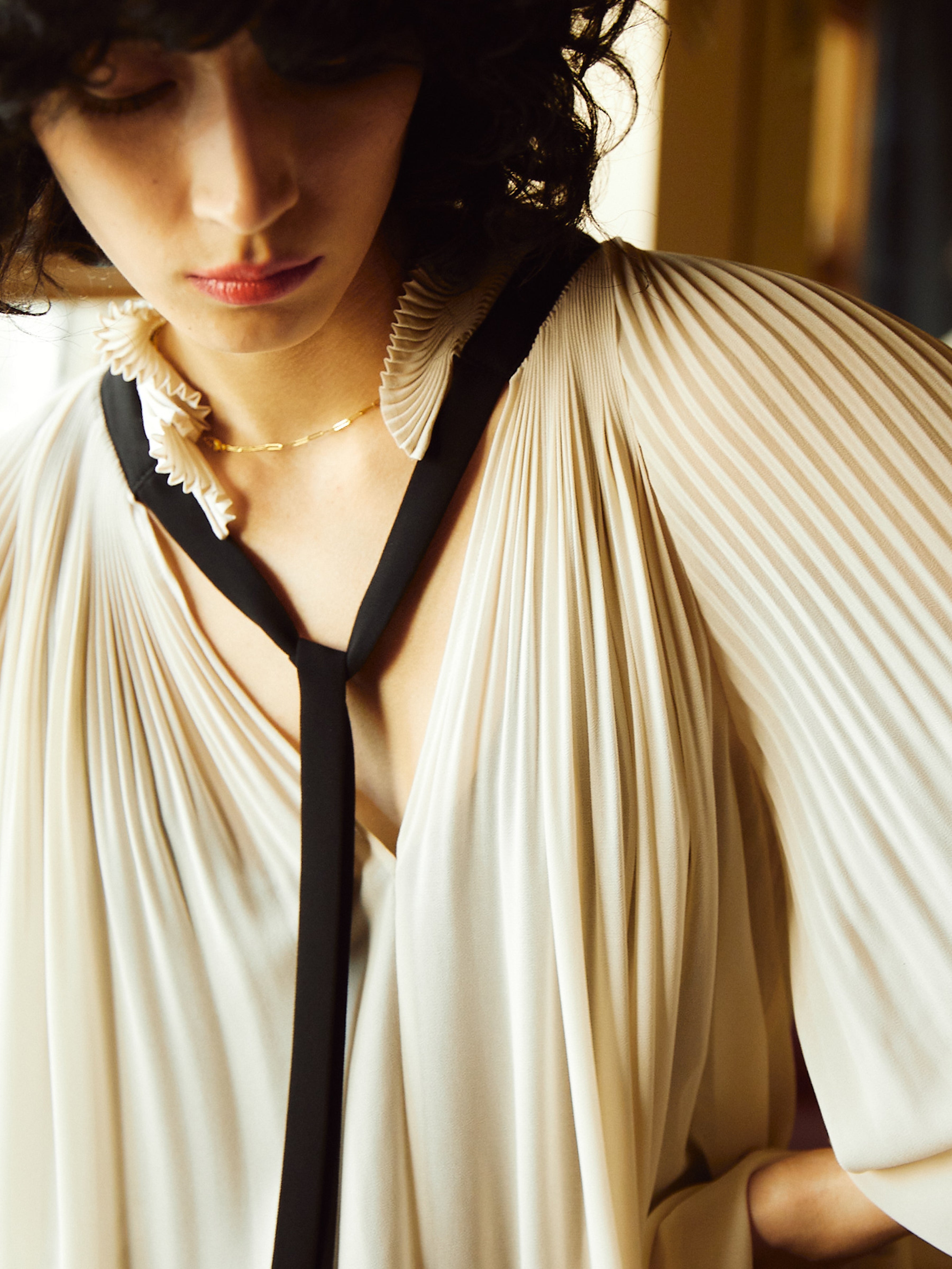 プリーツフリルカラーブラウス*ブラックリボン