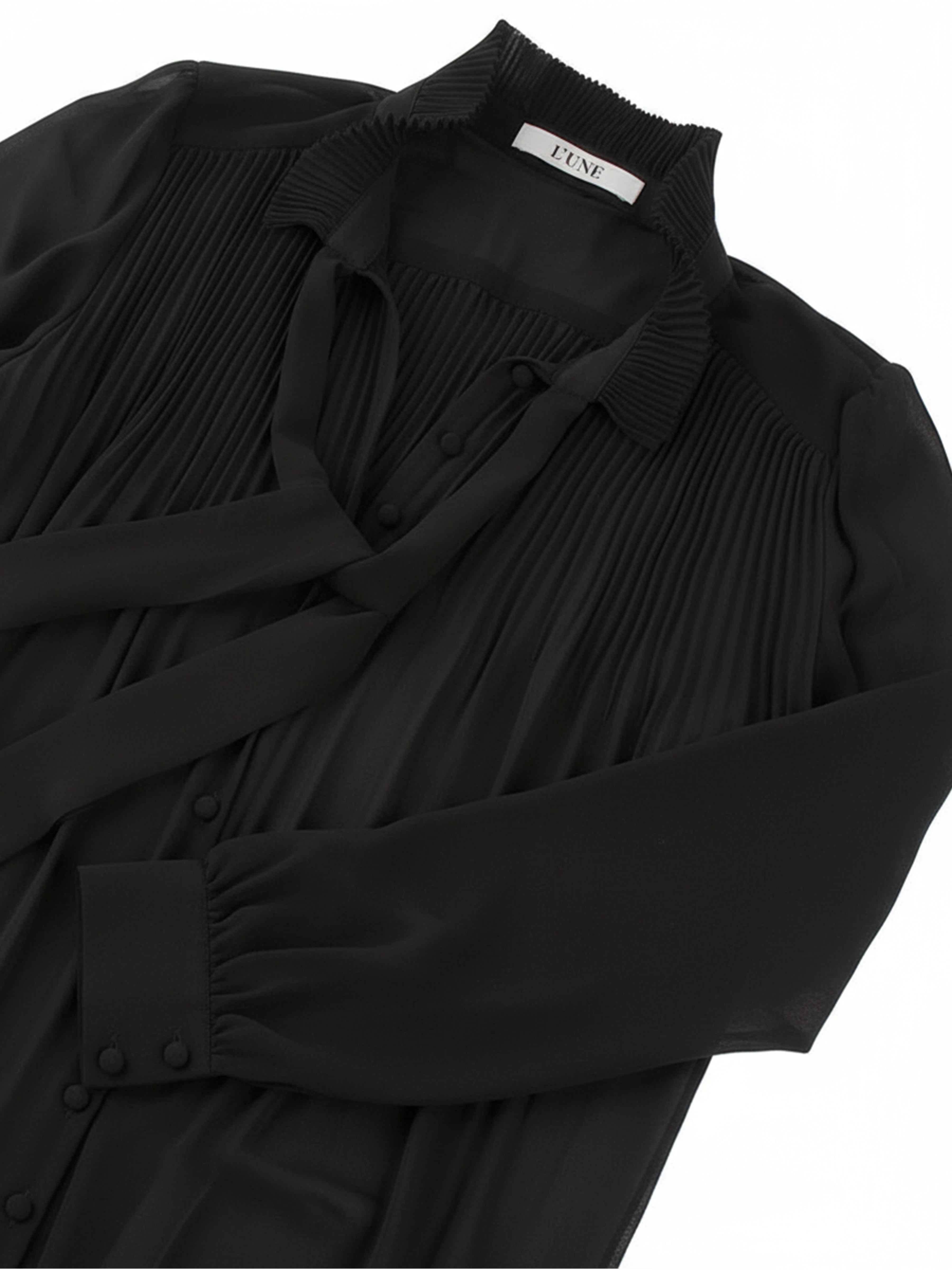 パフスリーブプリーツブラウス