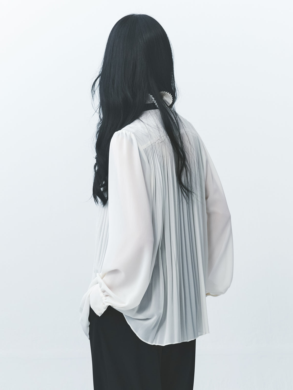 Puff sleeve pleated blouse *Black bow